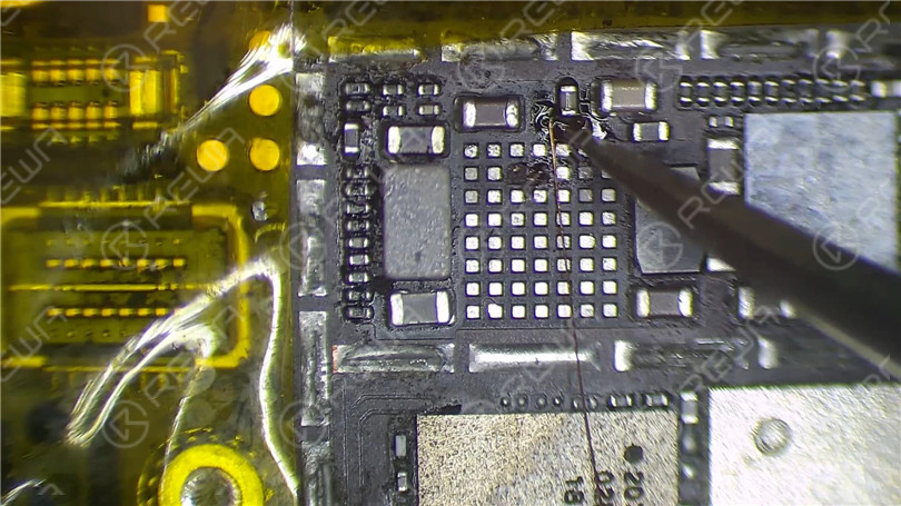 iPhone XR Keeps Searching For Signal with Motherboard Electricity Leakage
